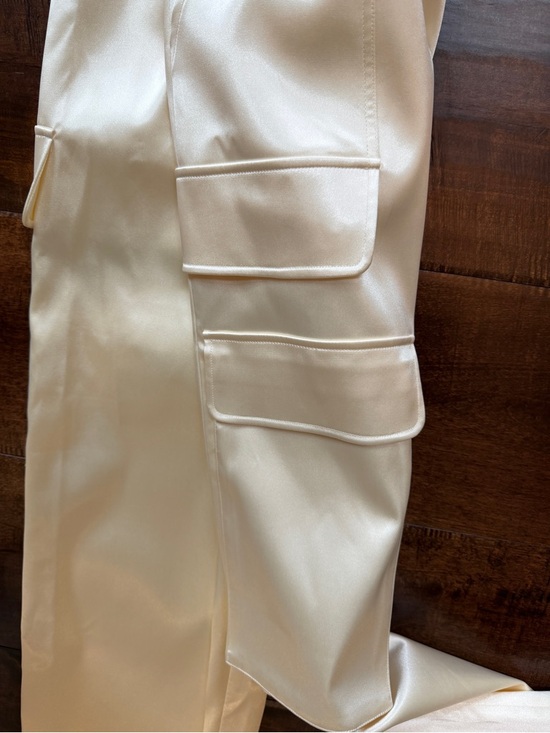 FRAME Relaxed Straight Cargo Pants in Bone - Picture 14 of 15